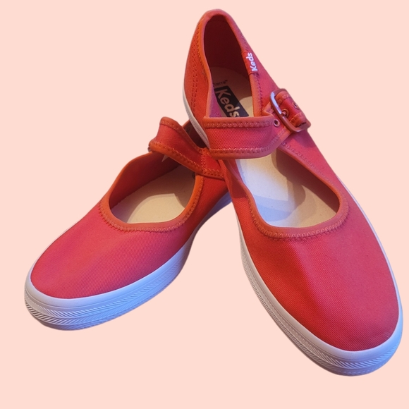 Keds Shoes - Keds red canvas shoes Size 7